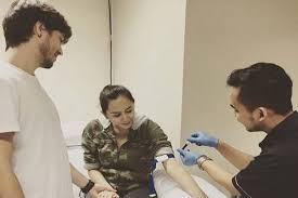 Proses perceraian diputus secara verstek oleh majelis hakim di pengadilan agama jakarta selatan. Aura Kasih Melahirkan Putri Pertamanya Lifestyle Bisnis Com