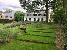 Le bois composite est au centre de notre métier. Amenagement Exterieur Mail Amenagement Paysager Devant Une Maison Monjardin Materrasse Com Feliciaususesa Wall