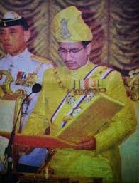 Yang dipertuan agong, sultan muhammad 5 berkenan berangkat menghadiri majlis santapan diraja sempena pertabalan. Warisan Raja Permaisuri Melayu Timbalan Yang Di Pertuan Agong