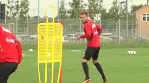 Reprezentant polski nie zdołał wywalczyć sobie miejsca w składzie bayeru leverkusen i nie wystąpi w rozgrywkach ligi mistrzów. Fc Augsburg Arkadiusz Milik Im Mannschaftstraining Youtube