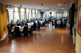 Restoran čukarički san, sa tradicijom dugom preko 30 godina, sada je potpuno renovirano zdanje sa dve predivne, klimatizovane sale kapaciteta 250 (diamond sala) i (etno sala) 80 mesta, baštom koja nudi mesto čukarički san, restorani za svadbe i proslave beograd, organizovanje svadbi cukarica. Restoran Cukaricki San Beograd Gdecemo