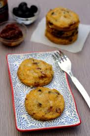 Galettes De Polenta Aux Tomates Sechees Et Olives Noires Alimentation Polenta Recettes De Cuisine