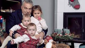 Nyitva maradnak a bölcsődék, hétfőn a virágboltok is. Orban Viktor Harom Unokajaval Kivan Boldog Karacsonyt Szmo Hu