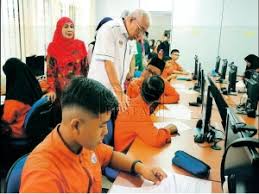 Sekolah vokasional atau kolej vokasional merupakan sekolah ataupun kolej yang menawarkan latihan kemahiran berbanding tawaran akademik. Dunia Dah Terbalik Ada Pula Guru Dibuli Pelajar Ini Nasihat Menteri Supaya Kpm Dapat Bertindak Kedah Gps Bestari