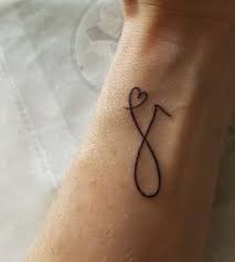 De modo que los tatuajes pequeños eran colocados principalmente en las mujeres. Tatuajes Pequenos Para Mujer Femeninos Y Sencillos