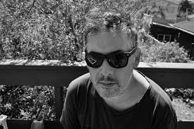 Roberto Rowe's Instagram, Twitter & Facebook