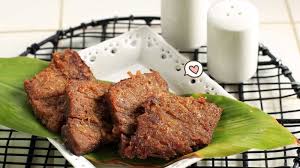 Resep empal gepuk merupakan resep olahan daging sapi khas nusantara, namun yang paling terkenal makanan ini adalah khas kota bandung. 4 Resep Gepuk Daging Yang Gurih Dan Empuk Orami