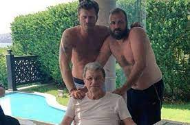 Kıvanç tatlıtuğ north america derneğinden de destek aldı. Kivanc Tatlitug Bodrum Da Ev Aldi