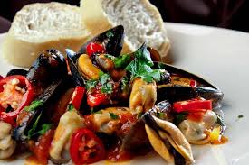 Feine Miesmuscheln Mit Tomaten Paprika Miesmuscheln Muscheln Rezept Lebensmittel Essen