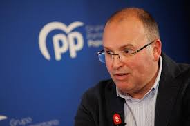 El PP acusa a Sánchez de viajar en Falcon de A Coruña a Santiago para un  acto del PSOE