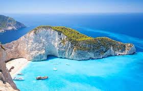Aici puteti ajunge la diferite izvoare de apa minerala. 12 Dintre Cele Mai Frumoase Plaje Din Europa Travelator