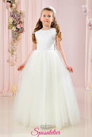 La prima comunione in questi ultimi anni si è trasformata sempre più da solo evento religioso ad evento sociale è, infatti, il primo momento della vita delle vostre bambine e dei vostri bambini in cui saranno protagonisti indiscussi della festa. Utikac Specijalista Zatim Vestiti Da Comunione Semplici Herbandedi Org