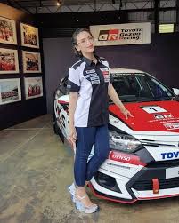 Sememangnya rakyat malaysia mempunyai minat yang mendalam terhadap kelajuan dan perlumbaan motor, khususnya kenderaan berjenis dua roda. Artis Kahwin Pelumba Kereta