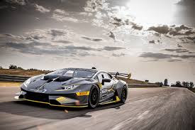 La huracan super trofeo è stata presentata nel 2014, dotata di trazione posteriore, come quella che stiamo vedendo ora in pista, rispetto alla più nuova evo. Update 2021 Lamborghini Huracan Sto Leaked Active Aero Looks Wild Autoevolution