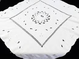 It is available in 2 colors to suit all tastes. Pin On Lace And Linen Tablecloths