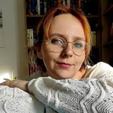 The Glass Magician (The Paper Magician) : Holmberg, Charlie N., McFadden,  Amy: Amazon.in: Books