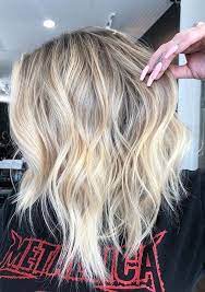 Just Visi Here And Find The Best Ever Shades Of Blonde Hair Colors With Dark Roots We Recommen Dark Roots Blonde Hair Blonde Hair Color Blonde Hair With Roots