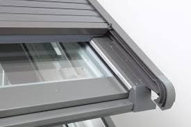 Die Kombination Aus Dachfenster Und Rollladen Schutzt Vor Sonne Regen Und Energieverlust Wohndachfenster Dachfenst Dachfenster Rollladen Dachflachenfenster