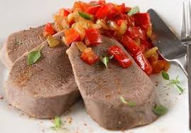 Langue De Bœuf En Piperade Au Piment D Espelette Piperade Langue De Boeuf Idee Recette