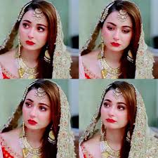 Pin By Sumaira Khan On Favorite Girls In 2020 Pakistani Actress Beautiful Hania Amir