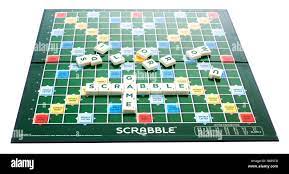 Scrabble-Wort-Spiel Mit Dem Wort "Scrabble" Und "Spiel" Auf Dem Brett Auf  Weißem Grund Stockfotografie - Alamy