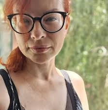 Can anyone recommend someone who does gel nails? Or biab? Ideally looking  for someone who can do evening appointments