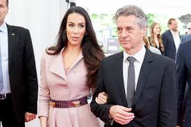 Robert Golob in Tina Gaber postala ...
