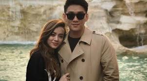 Rumah tangga ifan seventeen dengan ghea astrid gayatri terjalin pada tahun 2006 dan berakhir di tahun 2012. Pakai Baju Putih Dampingi Jenazah Dylan Sahara Ifan Seventeen Nangis