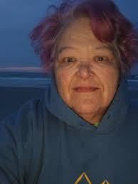 Beth Mays's Instagram, Twitter & Facebook