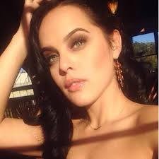 Kayla Laguna's Instagram, Twitter & Facebook