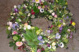 Hours may change under current circumstances Trauerkranz Raschle Blumen Pflanzen Garten