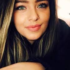 Tessa Cullen's Instagram, Twitter & Facebook