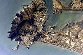 صوره لمدينه عدن الواقعه داخل اكبر بركان في العالم عبر الأقمار الصناعية نشرها رائد الفضاء الروسي سيرغي sci fi art blog
