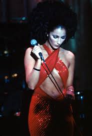 Early on she was known for. Cher 20 Seltene Fotos Der Musik Ikone Die Ihren Relaxten 70er Jahre Stil Zeigen Vogue Germany