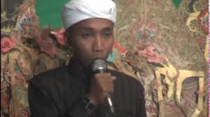 Jan 16, 2013 · contoh teks pranatacara bahasa jawa acara pengajian posting ini saya buat guna membantu mereka yang membutuhkan contoh teks pranatacara atau pembawa acara untuk kegiatan pengajian umum sebagaimana yang sering dilaksanakan. Contoh Pranata Cara Mc Basa Krama Inggil Lan Kawi Youtube