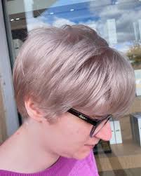 icy fresh🥶🤍 OBSESSED with the way this turned out! unfortunately did not  get a before pic but the end result made all my platinum dreams come true  🐝 🐝 🐝 #blondorplex #illuminacolorwella #