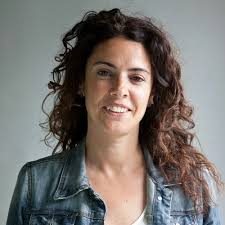 Stream Silvia Angulo, jefa de Nacional de La Vanguardia. by Rafa La Casa