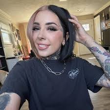 Lilly Adams's Instagram, Twitter & Facebook