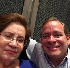 Corina, mi madre, es la demostración de la lucha, pasión y entrega que  caracteriza a las madres Venezolanas. Su vida no ha sido fácil, pero cada  obstáculo y cada dificultad la convirtió