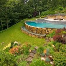 Pool In Hanglage Google Suche Geneigter Hinterhof Hintergarten Gartenpools