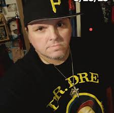 What battery and alternator setup can support over 8k watts in a car audio  system?