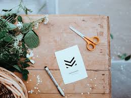 Note Mockup On Table Mockuplove Mockup Free Mockup Free Psd