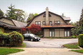 Warren buffett house, omaha, n. 7 Homes Of Billionaires Warren Buffett Ideas Warren Buffett Vacation Home Residential Real Estate