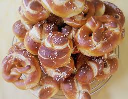 Schwabische Laugenbrezel Von Romasieu Chefkoch Laugenbrezel Rezepte Mit Wurstchen Brezel Rezept