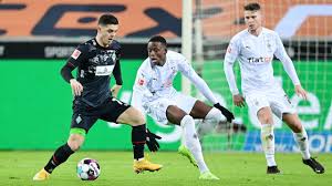 Он играет на позиции левый вингер. Werder Bremen Pfosten Milot Rashica Vergibt Erste Millionen Chance Bundesliga Bild De
