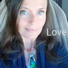 Shana Dean's Instagram, Twitter & Facebook