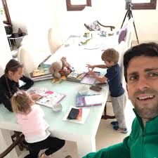 Stefana đokovića otac novak i majka jelena od malena uče pravim vrednostima u životu. Nole Uzeo Tiganj I Zaigrao Tenis Tara Stefan I Novak Ä'okovic Ludo Se Zabavljaju Tokom Samoizolacije Video Nadlanu Com