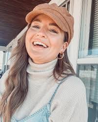 Courtney Groves's Instagram, Twitter & Facebook