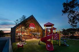 Hat Creek Burger Company S Eatandplay Giveaway Do512 Family