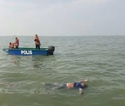 First time dalam video ini aku menapak di tiang jambatan untuk memancing, kali ini aku mencuba di tiang jambatan pulau. Mayat Mangsa Terjun Jambatan Ditemui